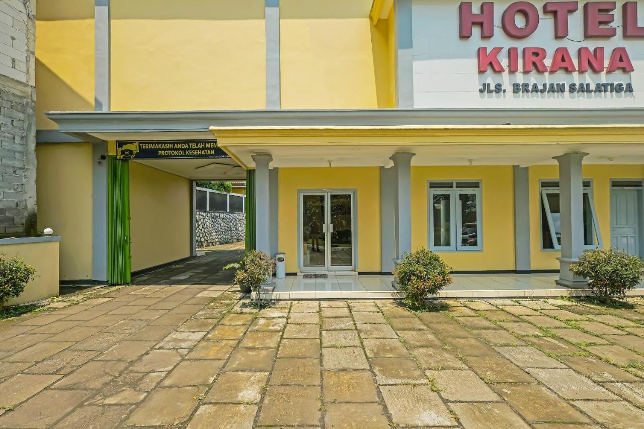 Oyo 92483 Hotel Kirana Салатіга Екстер'єр фото